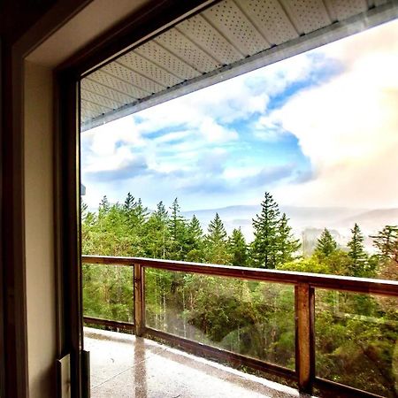 Stunning Home With Amazing Views Near The City Victoria Kültér fotó