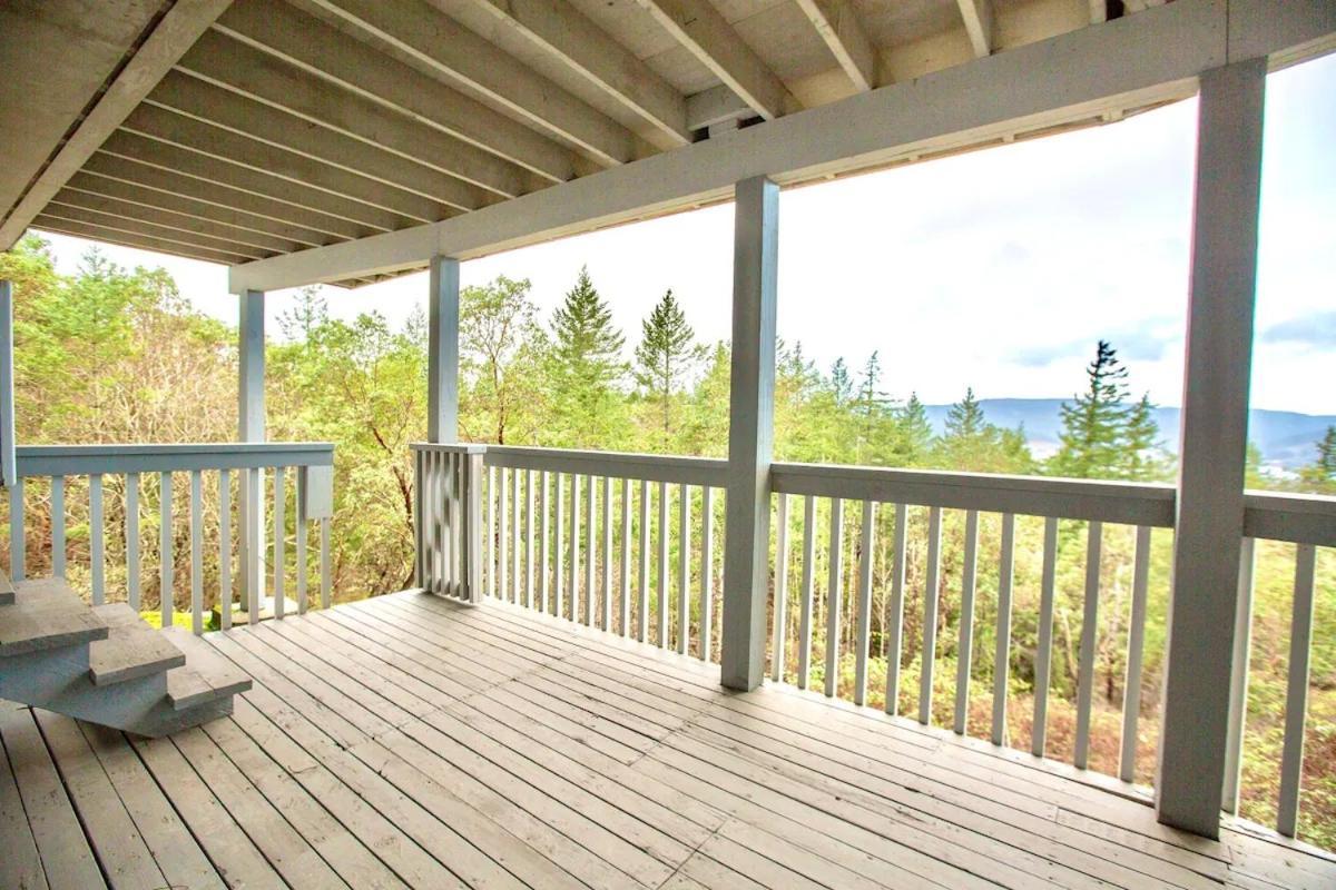 Stunning Home With Amazing Views Near The City Victoria Kültér fotó