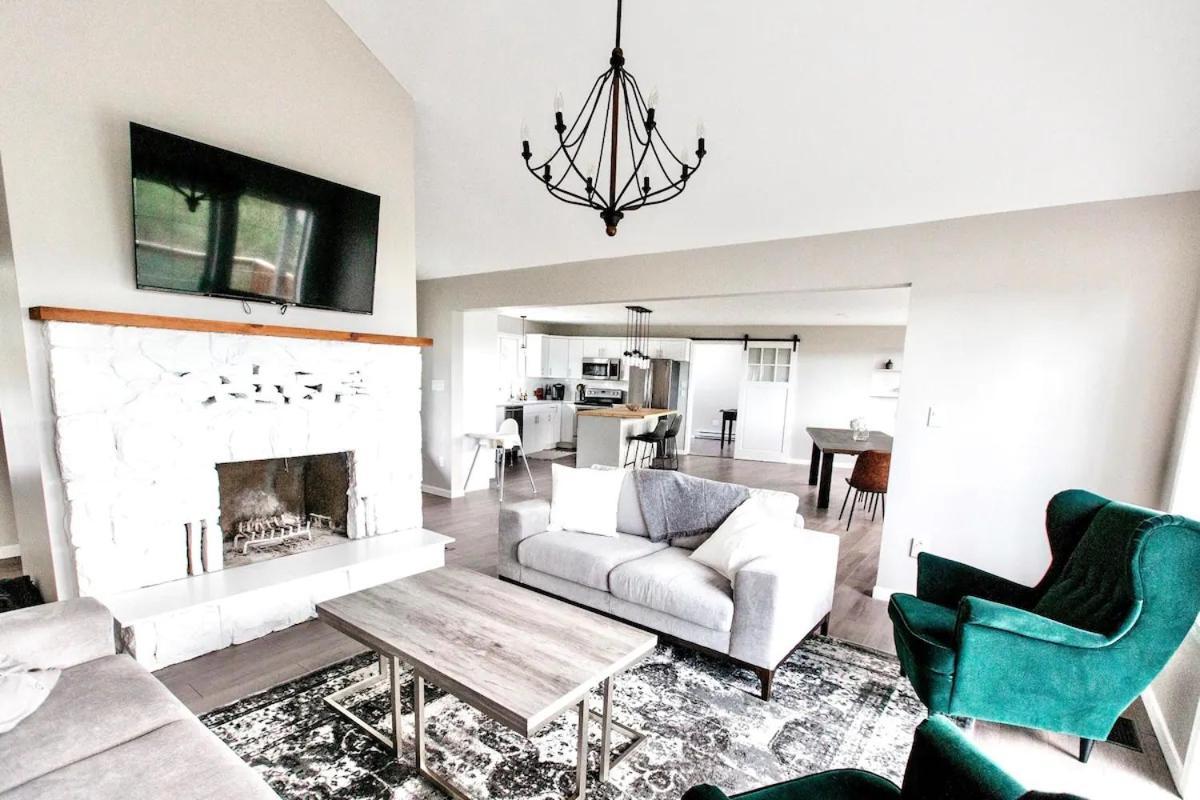 Stunning Home With Amazing Views Near The City Victoria Kültér fotó