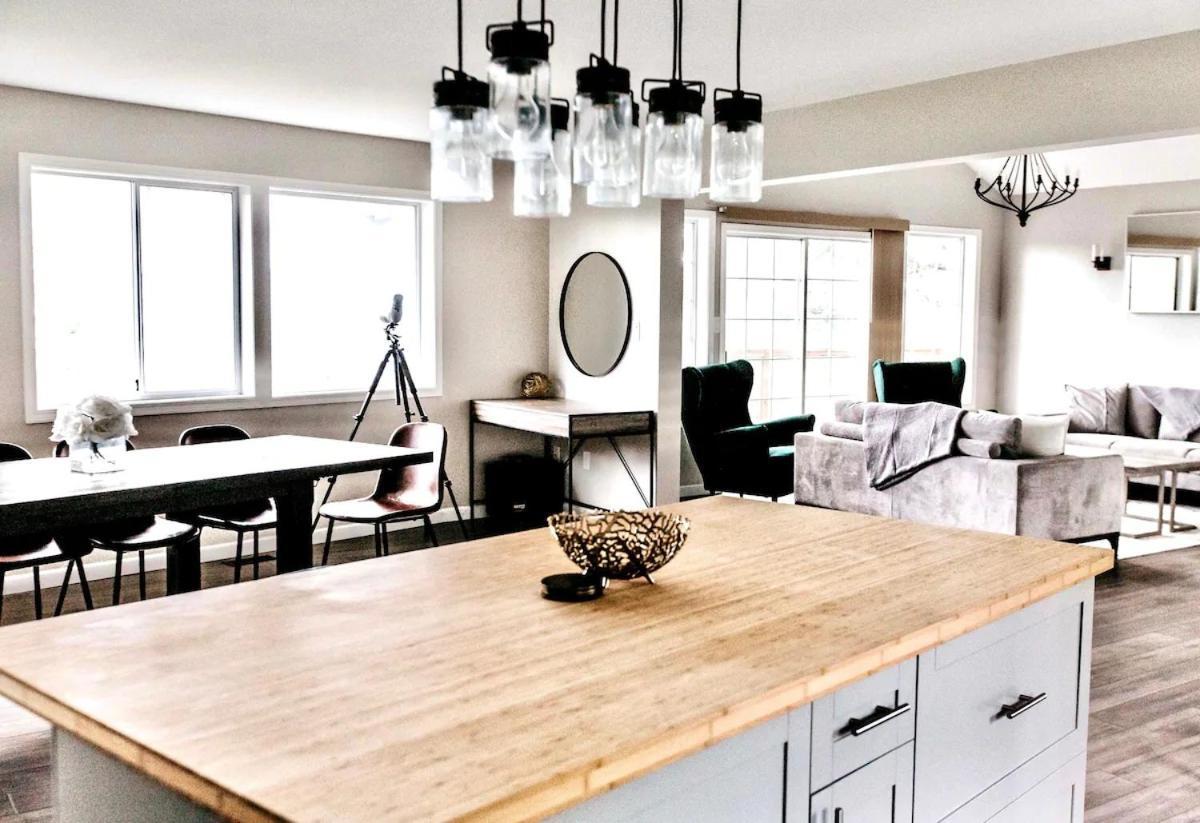 Stunning Home With Amazing Views Near The City Victoria Kültér fotó