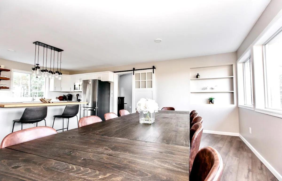 Stunning Home With Amazing Views Near The City Victoria Kültér fotó