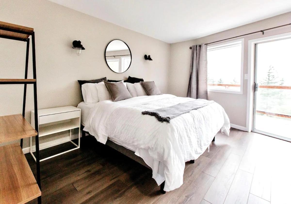 Stunning Home With Amazing Views Near The City Victoria Kültér fotó
