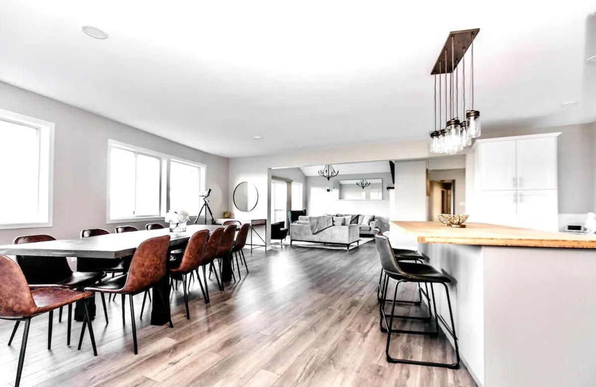 Stunning Home With Amazing Views Near The City Victoria Kültér fotó